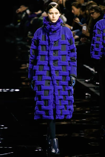Look 14